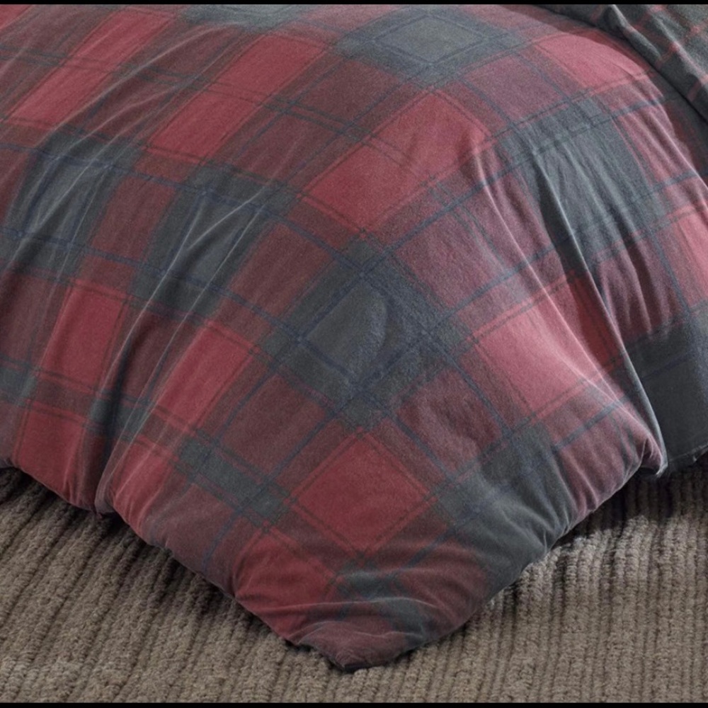 New Eddie Bauer black/red plaid duvet cover with shams for full/queen size bed